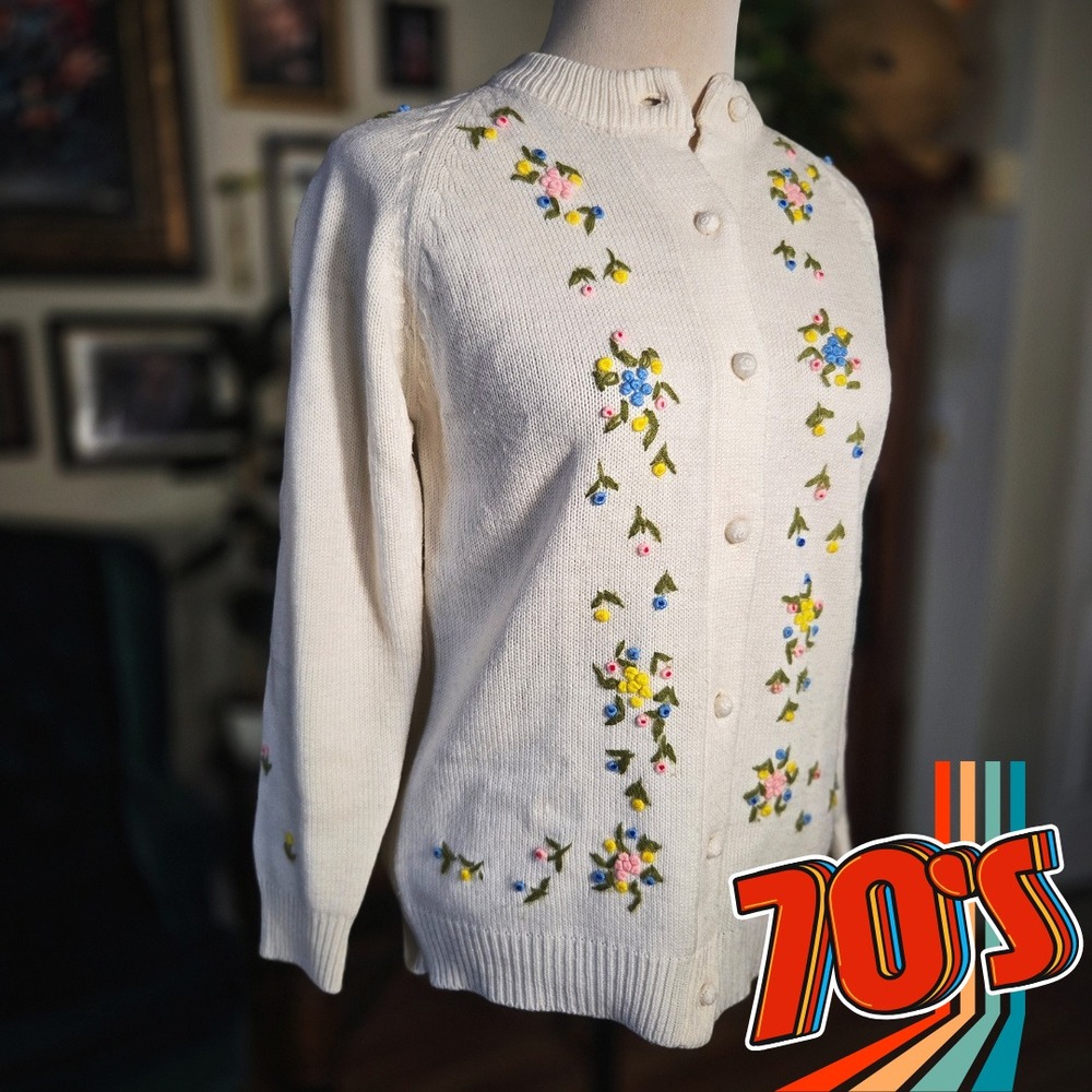 Jeri-Jo Cardigan Sweater New York Vintage 70s White Floral Embroidered Knit M